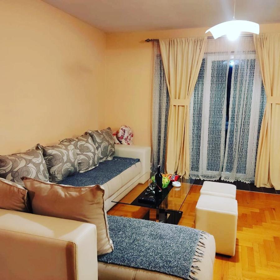 Topla Porodicna Kuca *